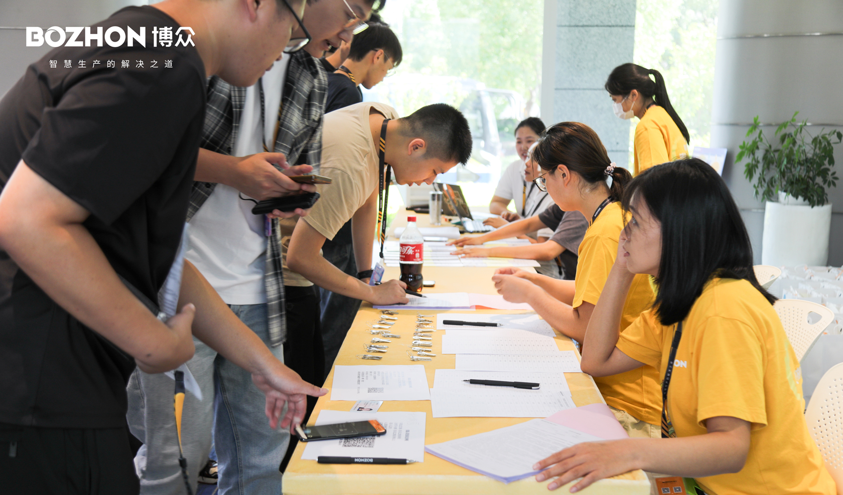 博纳四海英才·众兴中国智造——百余名海内外2025级应届毕业生加入博众bb贝博艾弗森 